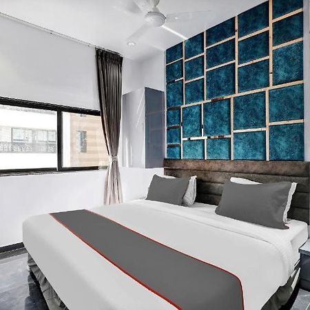 Hotel The Lowell Surat Dış mekan fotoğraf