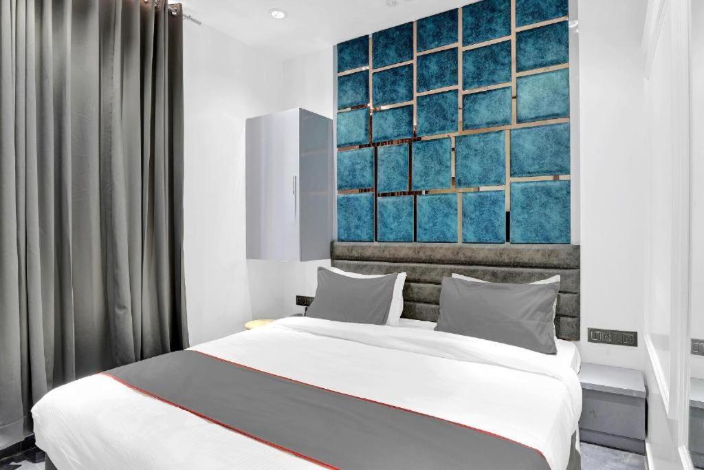 Hotel The Lowell Surat Dış mekan fotoğraf