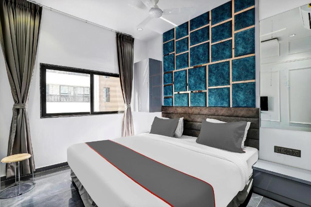 Hotel The Lowell Surat Dış mekan fotoğraf