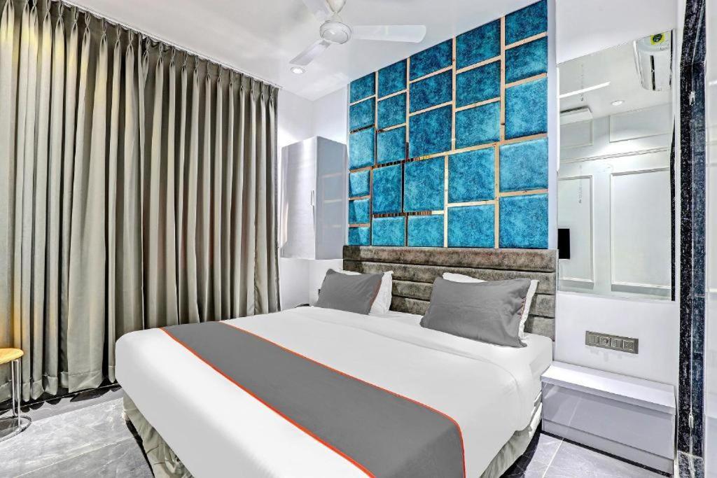 Hotel The Lowell Surat Dış mekan fotoğraf