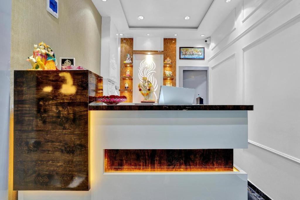 Hotel The Lowell Surat Dış mekan fotoğraf