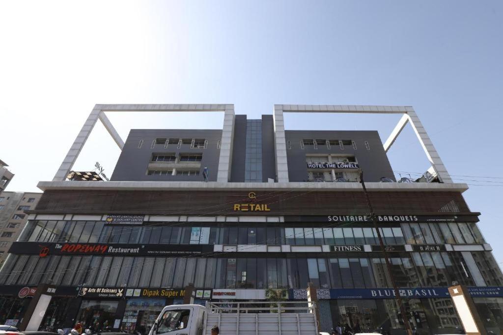 Hotel The Lowell Surat Dış mekan fotoğraf